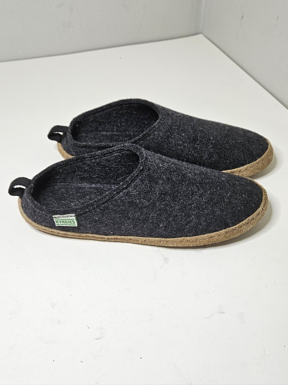 Kyrgies Wool Felted Slippers Gray Leather Soles Women's 9